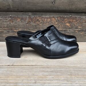 Clarks Retro Y2K Minimalist Black Leather Block Heel Comfort Mule Heels 8M